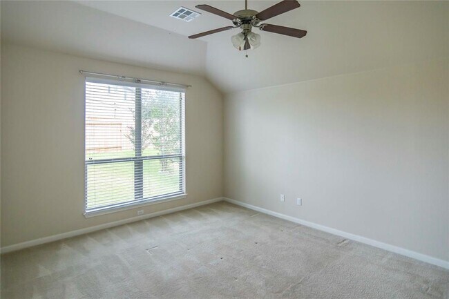 Building Photo - 2542 Ravenwood Dr