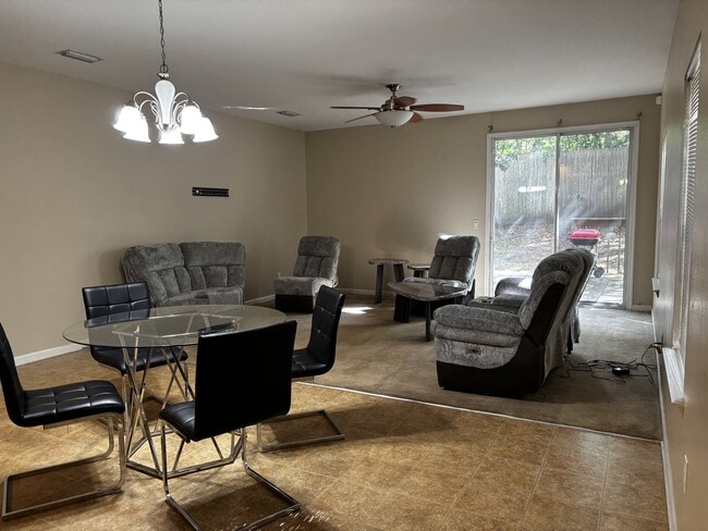 Building Photo - 6844 Misty View Dr