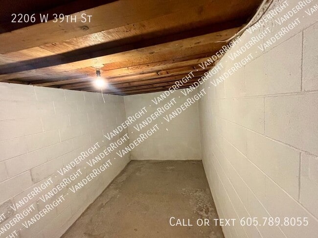 Building Photo - 2206 W 39th St