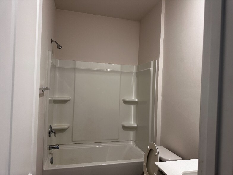 Building Photo - 3696 Waterford Oak Ct