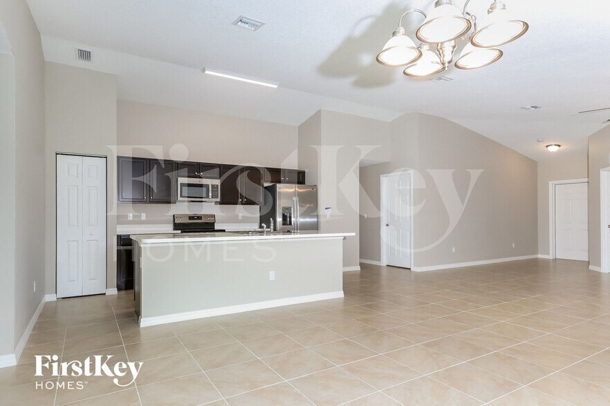 Building Photo - 2158 SW Algiers St