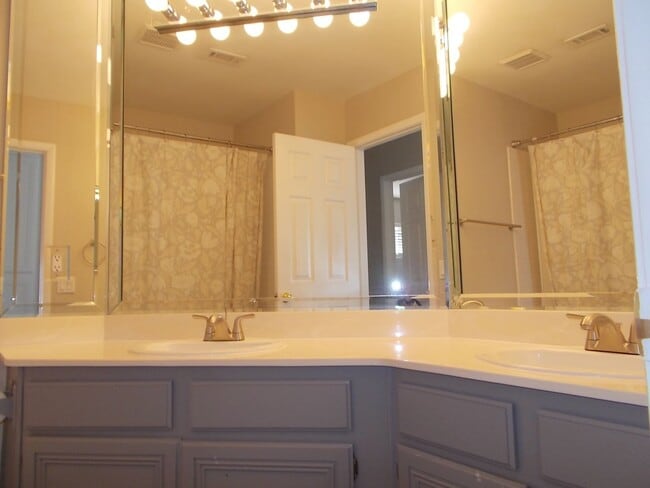 Building Photo - Desirable Move-In Ready Home with Loft, Fireplace & Oversized Garage