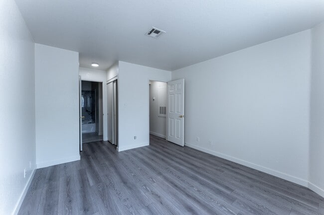 Building Photo - 5064 S Rainbow Blvd