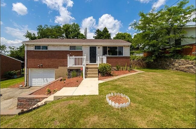 Primary Photo - 512 Colonial Manor Rd
