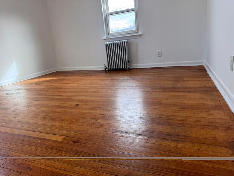 Building Photo - 567 Boulevard