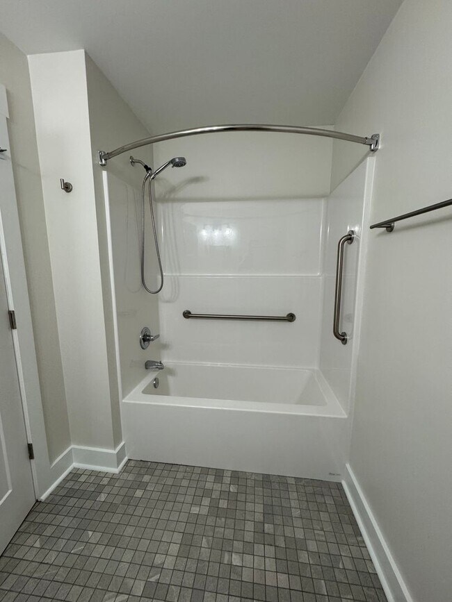 Building Photo - 503 Pecan Tree Ln