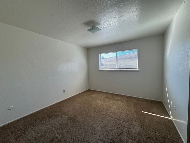 Building Photo - Four Bed, Two Bath Home In North Stockton