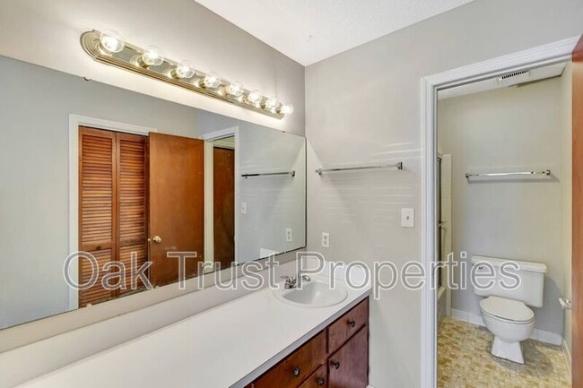 Building Photo - 4428 N Shirley Dr