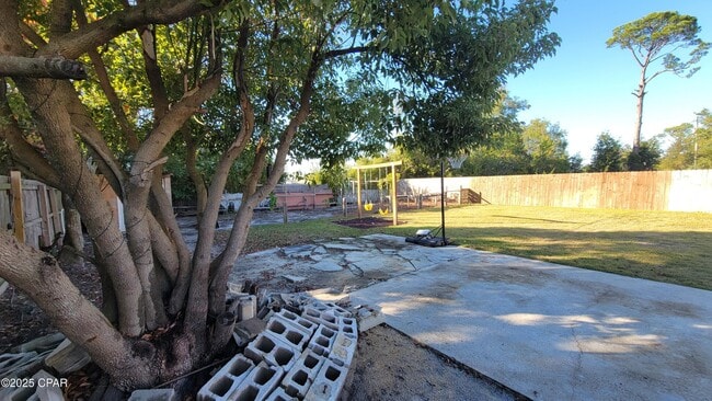 Building Photo - 1813 Arthur Ave