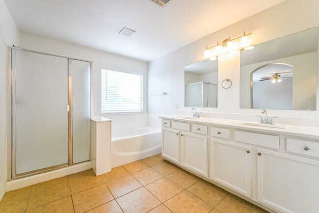 Building Photo - 1465 E Mia Ln