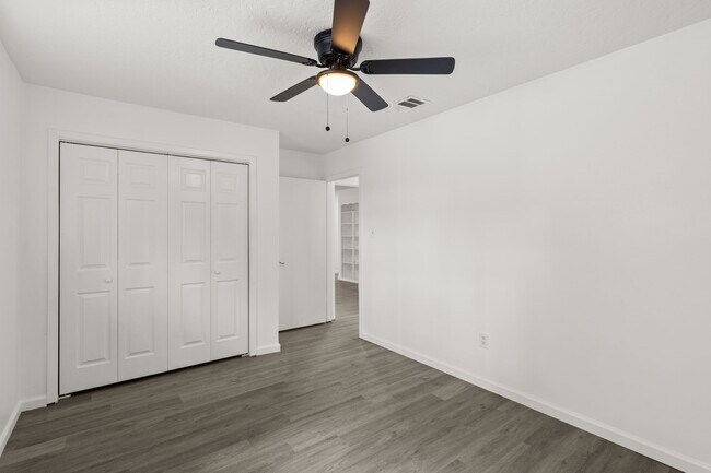 Building Photo - 16822 David Glen Dr