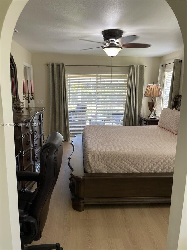 Building Photo - 1402 SE 1st Terrace