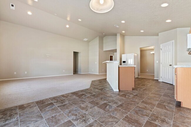 Building Photo - Available July 5th, 3bd/2b Meridian Home