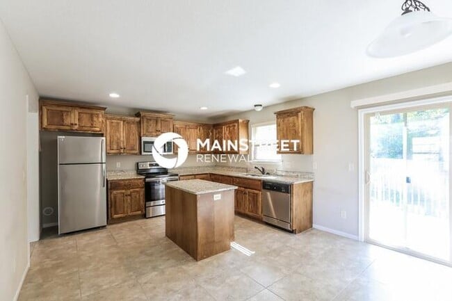 Building Photo - 4 Bedroom Pet-Friendly Home in Independenc...