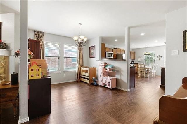 Building Photo - 807 Windflower Dr