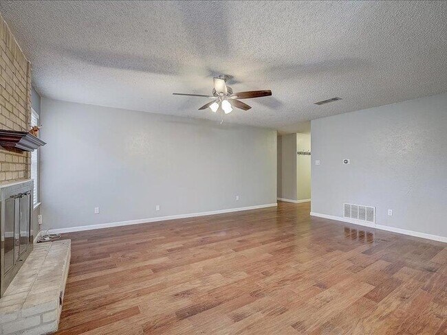 Building Photo - 10906 Meadgreen Ct