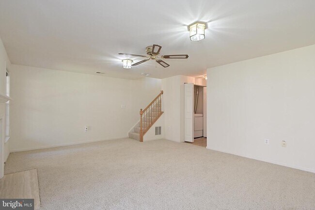 Building Photo - 7415 Gillingham Row