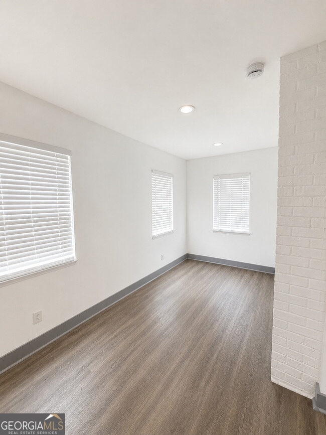Building Photo - 3051 Delmar Ln NW