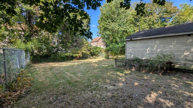 Building Photo - Come live in a charming 3-bedroom house in...