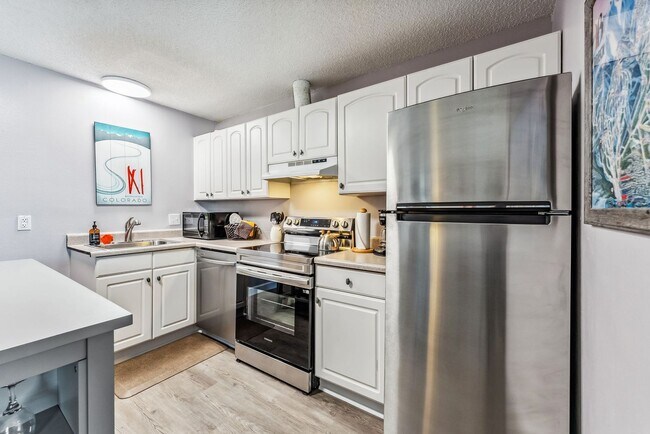 Building Photo - 412 S. Main, unit 113