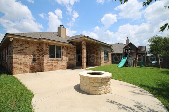 Building Photo - Temple 4 bedroom in Carriage House Subdivision