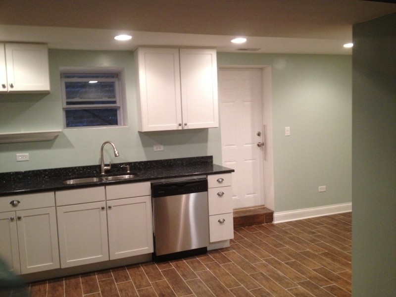 Kitchen - 919 W Newport Ave
