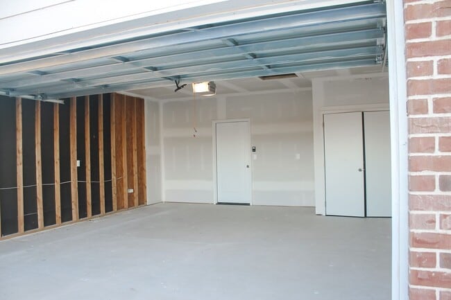 Building Photo - Frolli Villas Alex Plan