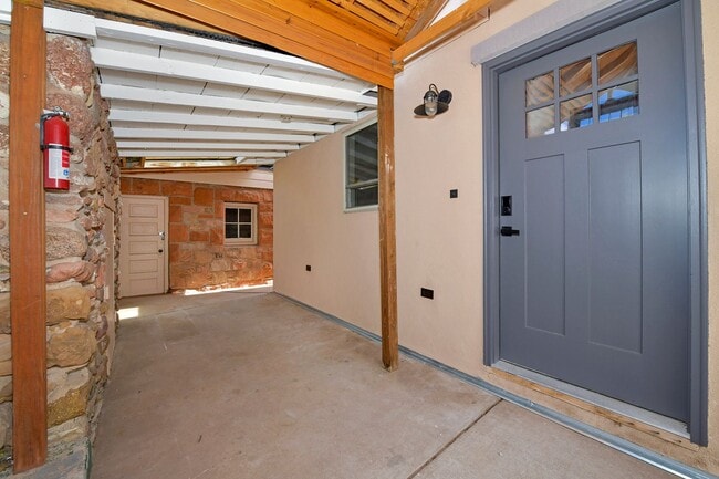 Building Photo - Redstone Cabin featuring Luxury, Convenien...