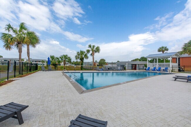Building Photo - 4000 Gulf Terrace Dr