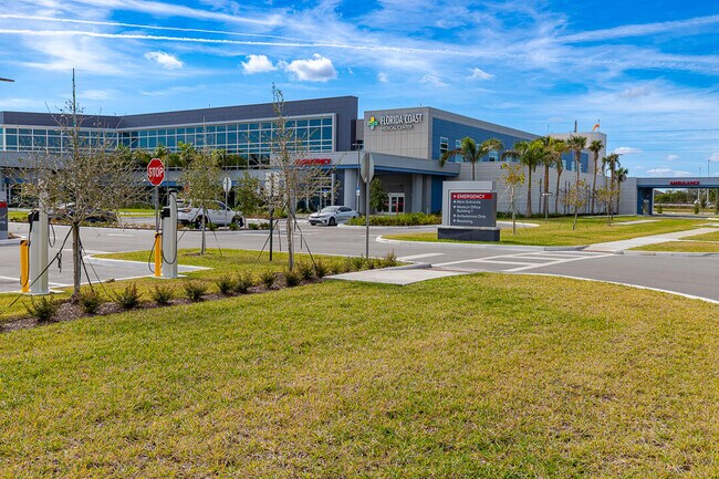 Building Photo - 758 SE Courances Dr