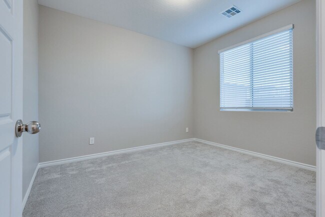 Building Photo - Like new, split-level, 3 bed, 2.5 bath, with bonus room & Strip views in West Las Vegas!