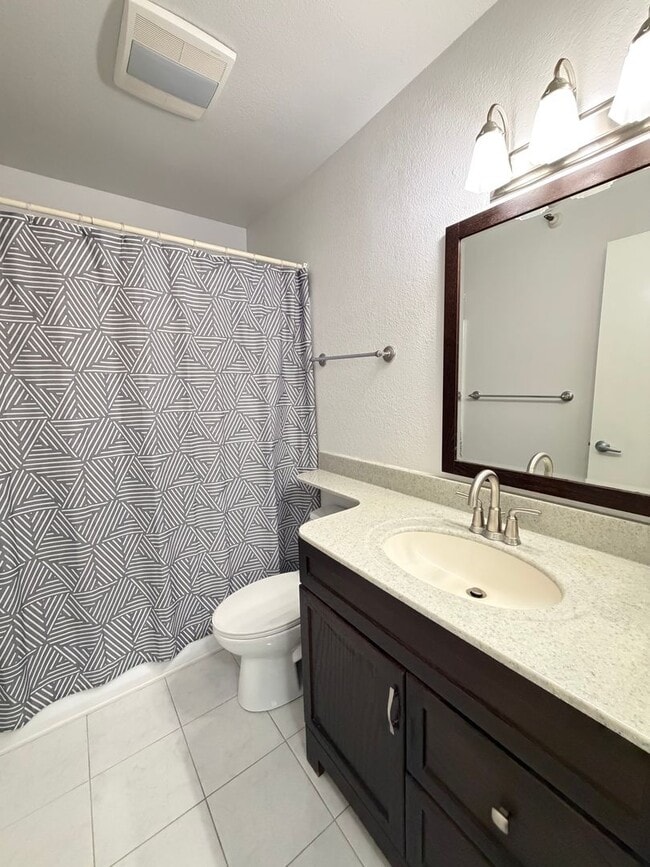 Building Photo - Updated 2BD/2BA Condo – Prime San Mateo Location!