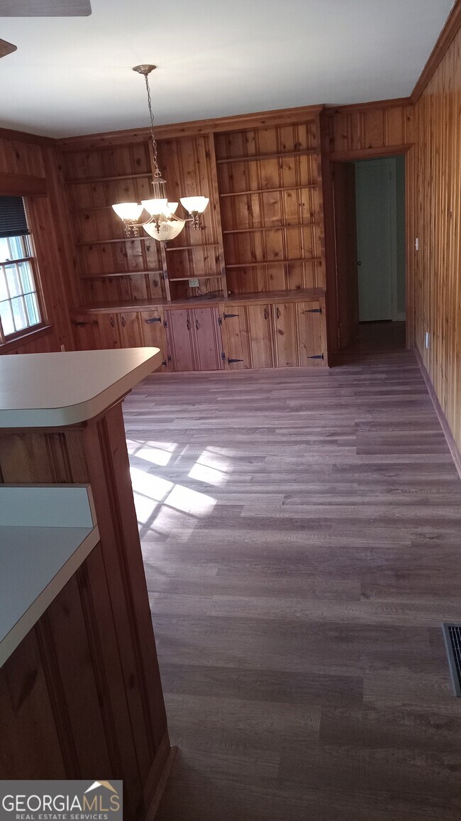 Building Photo - 81 Woodruff St