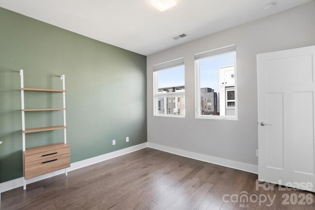 Building Photo - 523 Sedgefield Park Dr