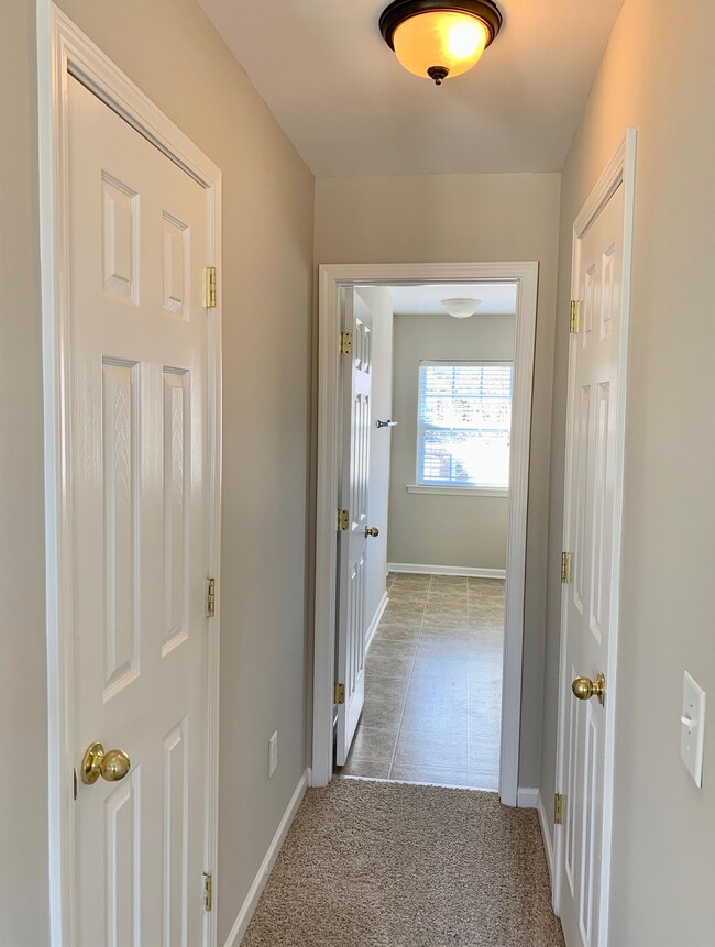 Building Photo - 946 Old Forester Ln