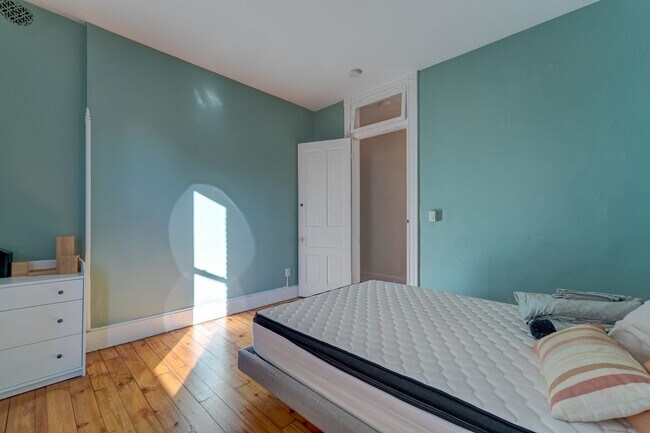 Building Photo - 119 Olive St