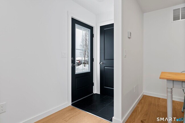 Building Photo - 179 Butternut St