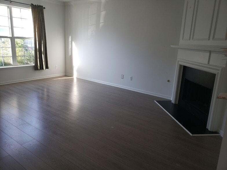 Building Photo - 5271 Reps Trce