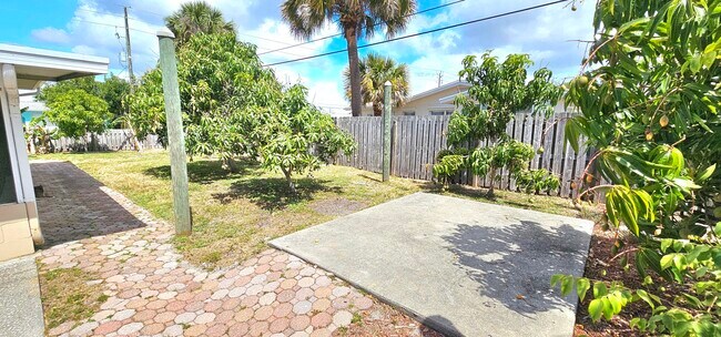 Building Photo - 1380 Floral Ln