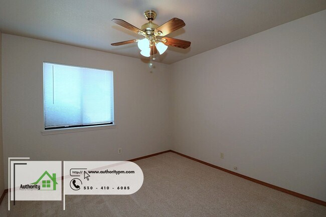 Building Photo - 1844 Breckenwood, Short Trip to the park. ...