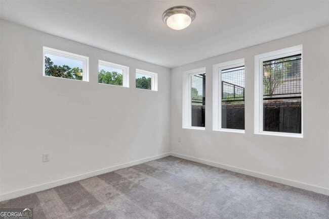 Building Photo - 400 Pratt Dr SE