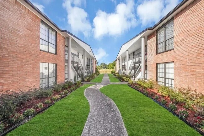 Building Photo - 3316 N MacGregor Way