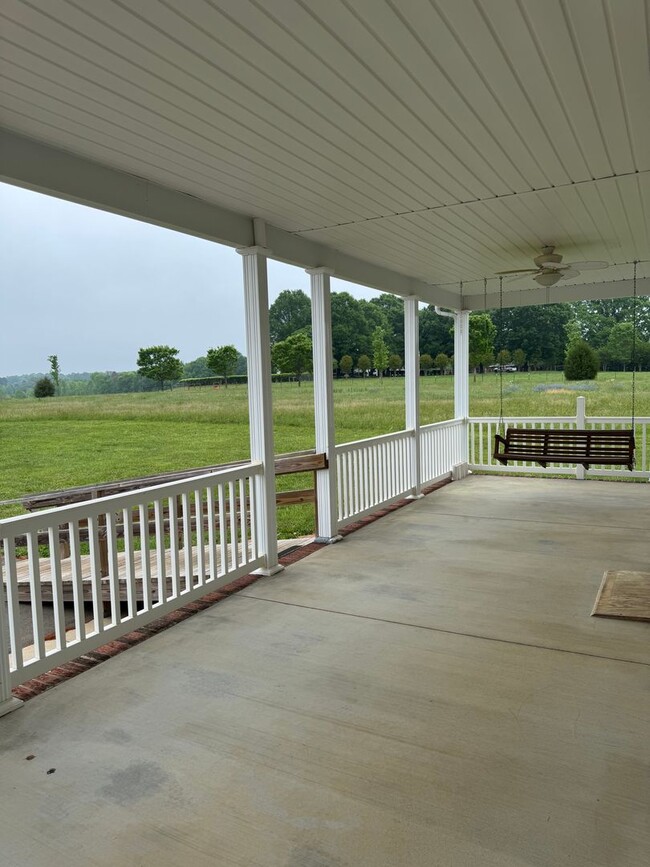 Building Photo - Charming 3 Bed, 2 Bath Home in Maiden – Pe...