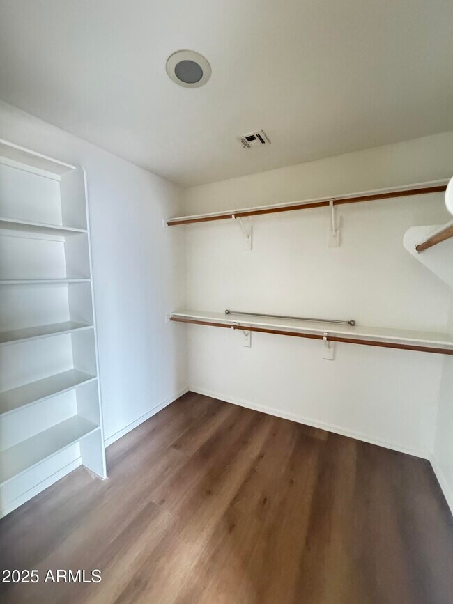 Building Photo - 6511 S 5th Way