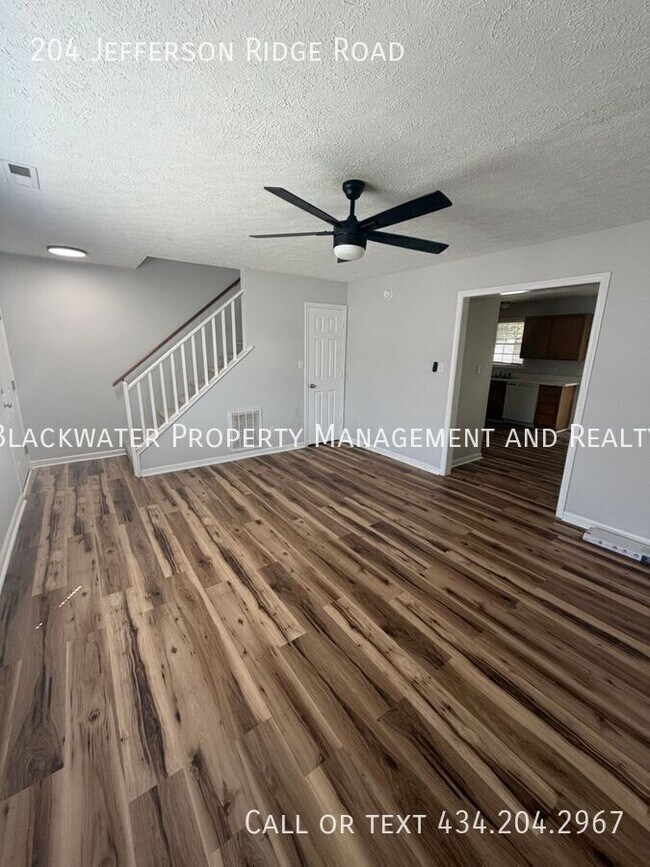 Building Photo - 204 Jefferson Ridge Rd