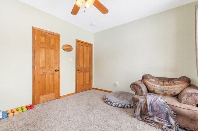 Building Photo - Spacious 4-Bedroom Home in the Heart of Sh...