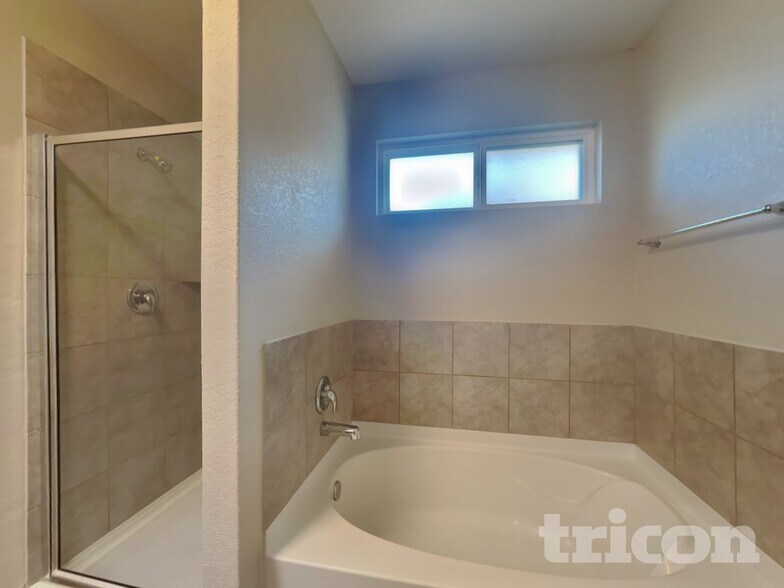 Building Photo - 8119 Sleepy Brook