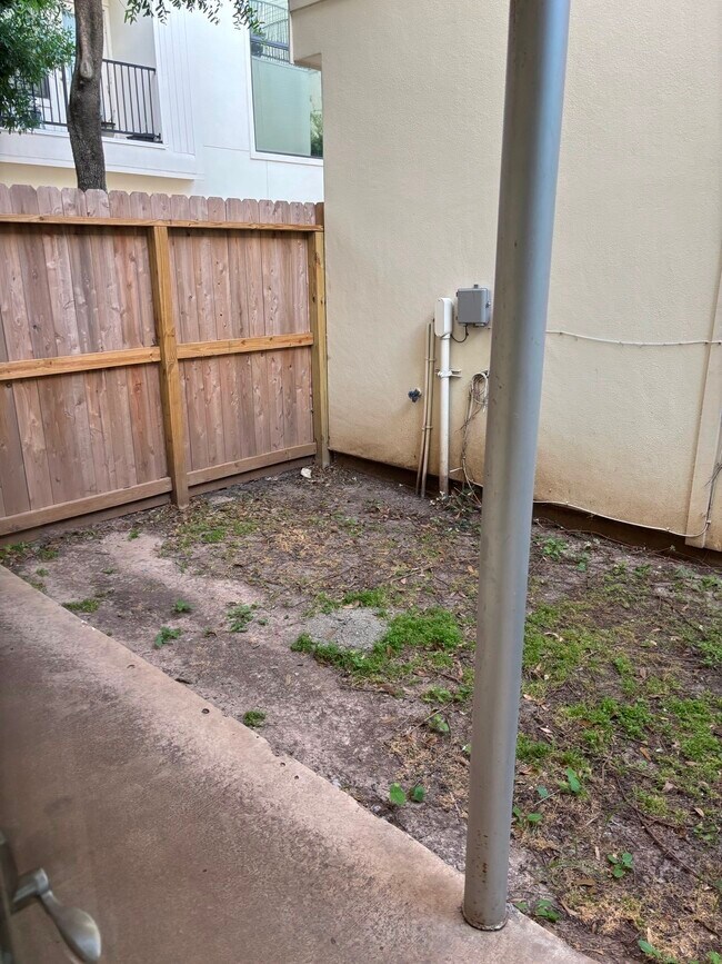 Building Photo - 1510 W 26th St