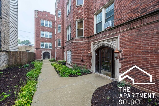 Building Photo - 5642 N Kimball Ave