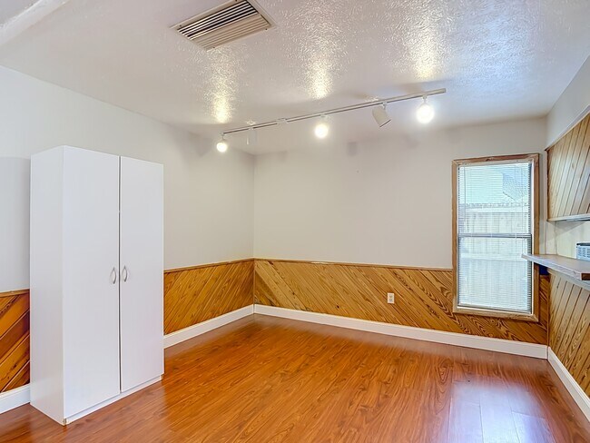 Building Photo - 5602 Ashley Oaks Dr